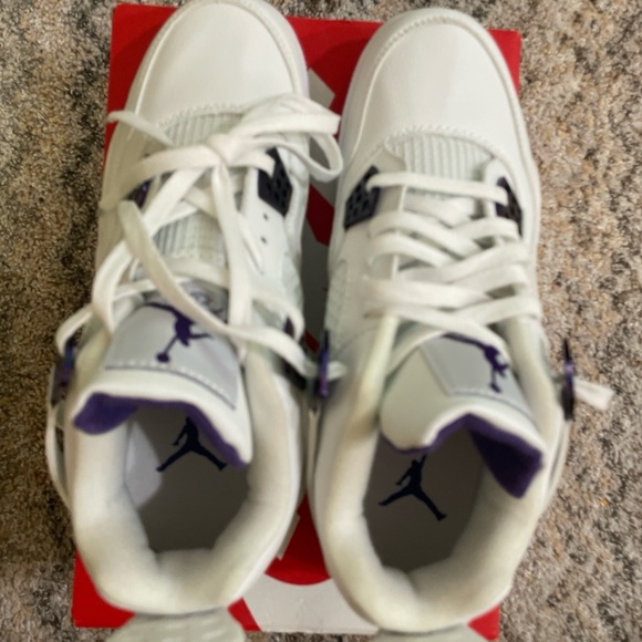 Jordan 4 Retro Metallic Purple - Picture 2 of 6